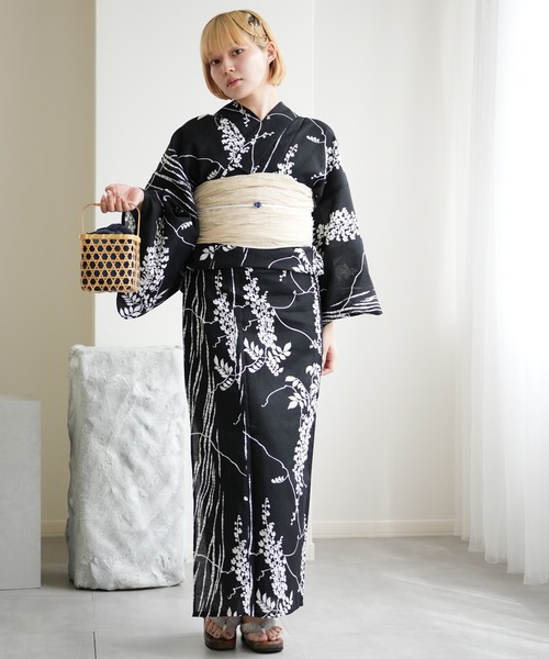 utatane(ウタタネ)の「選べる浴衣3点セット utataneオリジナル 国内染色(浴衣・レディース・ブラウン系1/ホワイト系1/ホワイト系2/ブラック系2/ホワイト系3/グリーン系1/ホワイト系5/ブラック系1/アイボリー系1/ネイビー系1/ホワイト系4/ブラック系3/ブラック系4/ホワイト系6/グレー系1/グリーン系2/パープル系1/ホワイト系7/ブラック系5・FREE)」の20枚目の写真