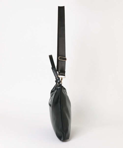 Elura（エルーラ）の「ソフトレザーショルダーＢＡＧ/326228（ハンドバッグ・レディース・ブラック/ホワイト/ベージュ・ONE SIZE）」の13枚目の写真