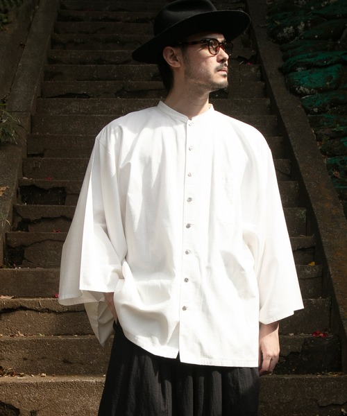 カヤ(カヤ)の「【カヤ】角袖バンドカラーメンズシャツ(シャツ/ブラウス・メンズ・ホワイト/スミクロ/エンジ・FREE)」の1枚目の写真