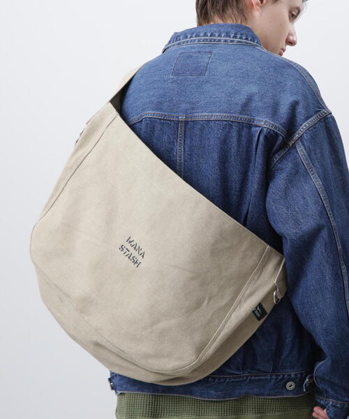 MANASTASH（マナスタッシュ）の「MANASTASH/マナスタッシュ  DENNY WY NP BAG/デニーウェイ ニュースペーパーバッグ（ショルダーバッグ・メンズ・ナチュラル/チャコールグレー・F）」の2枚目の写真
