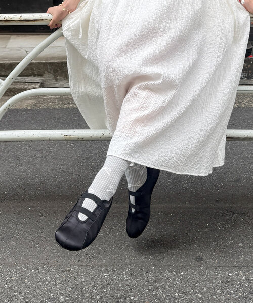 w closet(ダブルクローゼット)の「フラットシューズ(ブーツ・レディース・ベージュ/ブラック/シルバー・MEDIUM/LARGE)」の6枚目の写真