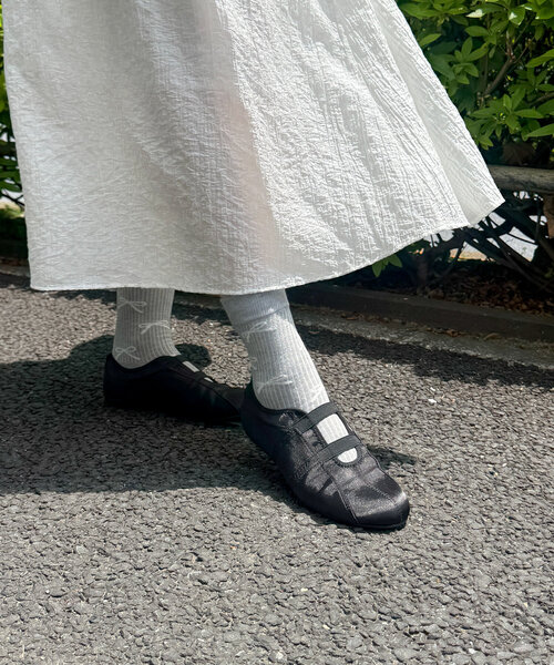 w closet(ダブルクローゼット)の「フラットシューズ(ブーツ・レディース・ベージュ/ブラック/シルバー・MEDIUM/LARGE)」の7枚目の写真