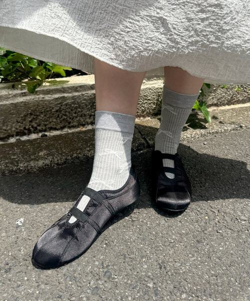 w closet(ダブルクローゼット)の「フラットシューズ(ブーツ・レディース・ベージュ/ブラック/シルバー・MEDIUM/LARGE)」の10枚目の写真