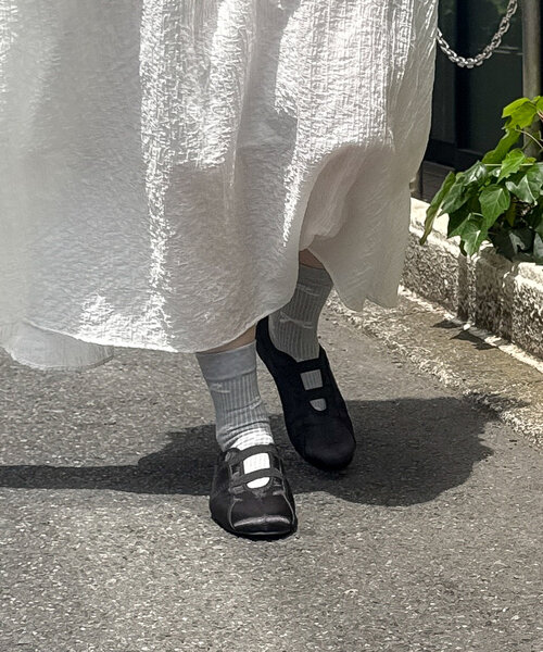 w closet(ダブルクローゼット)の「フラットシューズ(ブーツ・レディース・ベージュ/ブラック/シルバー・MEDIUM/LARGE)」の11枚目の写真