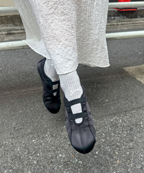 w closet(ダブルクローゼット)の「フラットシューズ(ブーツ・レディース・ベージュ/ブラック/シルバー・MEDIUM/LARGE)」の12枚目の写真