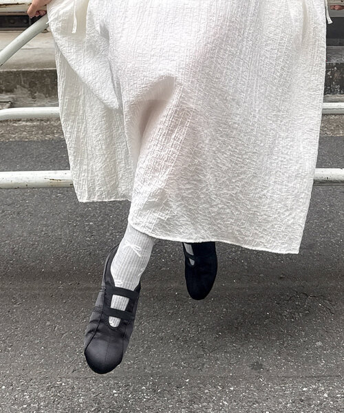 w closet(ダブルクローゼット)の「フラットシューズ(ブーツ・レディース・ベージュ/ブラック/シルバー・MEDIUM/LARGE)」の13枚目の写真