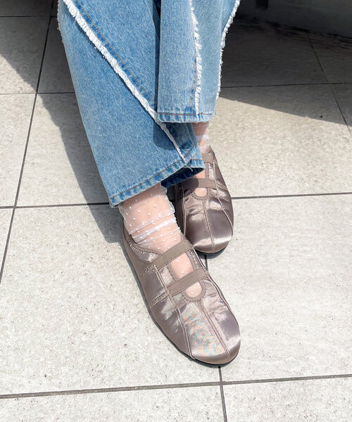 w closet(ダブルクローゼット)の「フラットシューズ(ブーツ・レディース・ベージュ/ブラック/シルバー・MEDIUM/LARGE)」の15枚目の写真