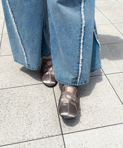 w closet(ダブルクローゼット)の「フラットシューズ(ブーツ・レディース・ベージュ/ブラック/シルバー・MEDIUM/LARGE)」の16枚目の写真