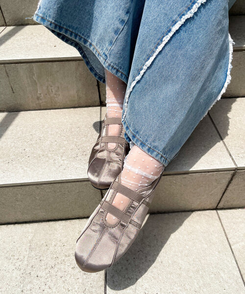 w closet(ダブルクローゼット)の「フラットシューズ(ブーツ・レディース・ベージュ/ブラック/シルバー・MEDIUM/LARGE)」の17枚目の写真