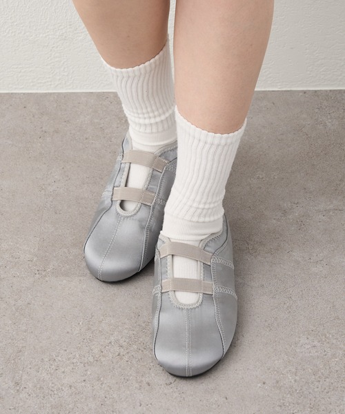 w closet(ダブルクローゼット)の「フラットシューズ(ブーツ・レディース・ベージュ/ブラック/シルバー・MEDIUM/LARGE)」の4枚目の写真