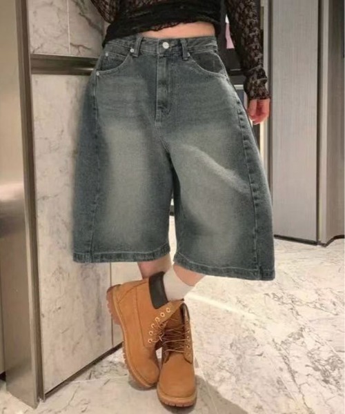 kirakiraShop(キラキラショップ)の「ウオッシュド デニム ハーフ パンツ(デニムパンツ・レディース・ブルー・S/M/L)」の1枚目の写真