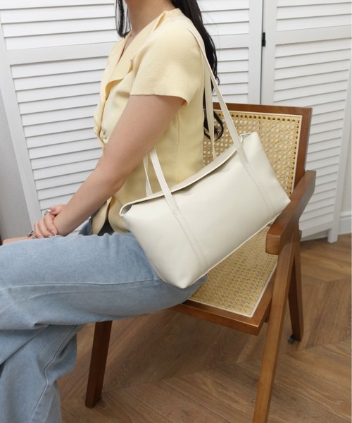 unnu(ユヌ)の「ロングショルダー スクエアボストンバッグ(ショルダーバッグ・レディース・ブルー/ブラウン/ダークブラウン/ホワイト/ブラック・F)」の20枚目の写真