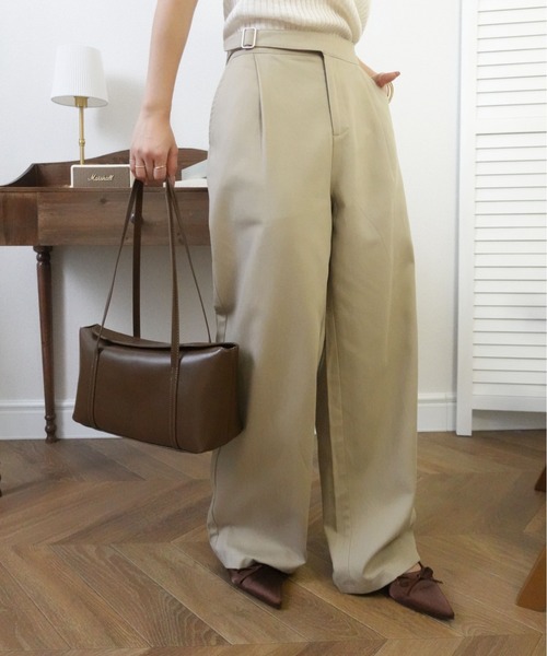 unnu(ユヌ)の「ロングショルダー スクエアボストンバッグ(ショルダーバッグ・レディース・ブルー/ブラウン/ダークブラウン/ホワイト/ブラック・F)」の8枚目の写真