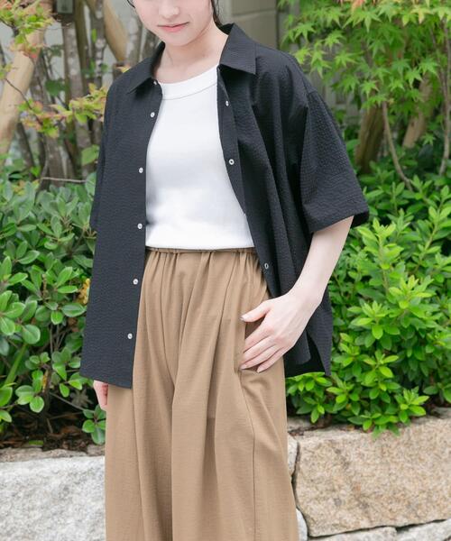 FORK&SPOON(フォークアンドスプーン)の「FORK&SPOON アニヴェンサッカーシャツ(シャツ/ブラウス・レディース・ダークブラウン/ブラック・1)」の1枚目の写真