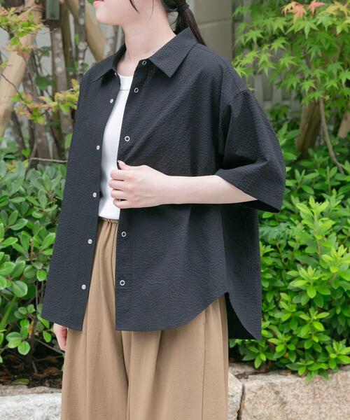 FORK&SPOON(フォークアンドスプーン)の「FORK&SPOON アニヴェンサッカーシャツ(シャツ/ブラウス・レディース・ダークブラウン/ブラック・1)」の3枚目の写真