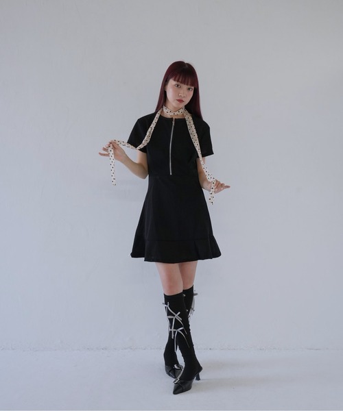 Uenui(ウニュイ)の「【 cunii 】 スタイルアップ×フェミニンな美シルエットZIPワンピース(ワンピース・レディース・ブラック/イエロー/ブルー・FREE)」の4枚目の写真