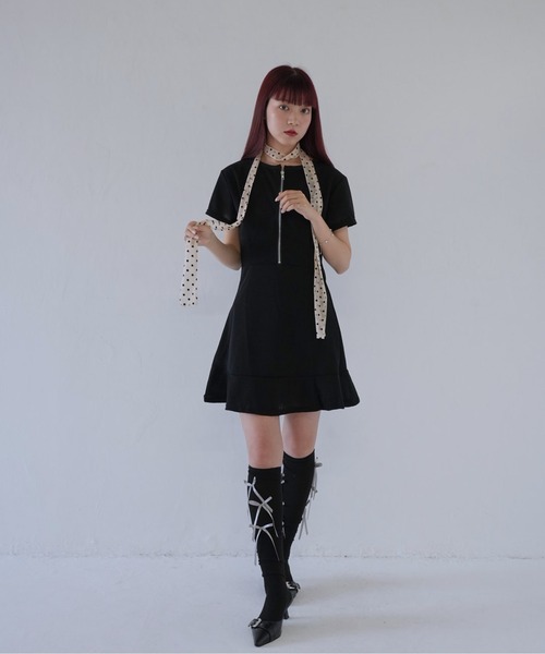 Uenui(ウニュイ)の「【 cunii 】 スタイルアップ×フェミニンな美シルエットZIPワンピース(ワンピース・レディース・ブラック/イエロー/ブルー・FREE)」の11枚目の写真