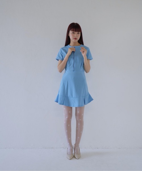 Uenui(ウニュイ)の「【 cunii 】 スタイルアップ×フェミニンな美シルエットZIPワンピース(ワンピース・レディース・ブラック/イエロー/ブルー・FREE)」の6枚目の写真