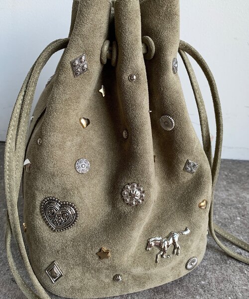 DouDou（ドゥドゥ）の「スエードスタッズドロストバッグ（ショルダーバッグ・レディース・キャメル/カーキ・FREE）」の4枚目の写真