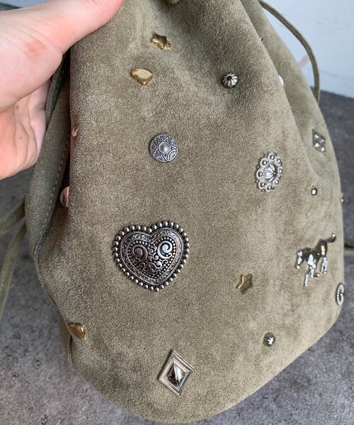 DouDou（ドゥドゥ）の「スエードスタッズドロストバッグ（ショルダー