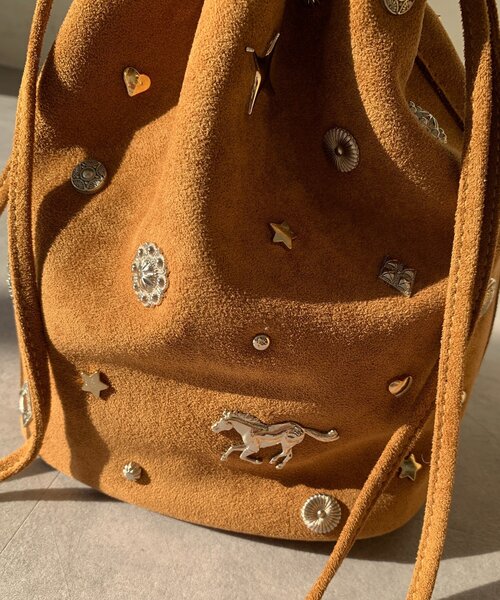 DouDou（ドゥドゥ）の「スエードスタッズドロストバッグ（ショルダーバッグ・レディース・キャメル/カーキ・FREE）」の11枚目の写真