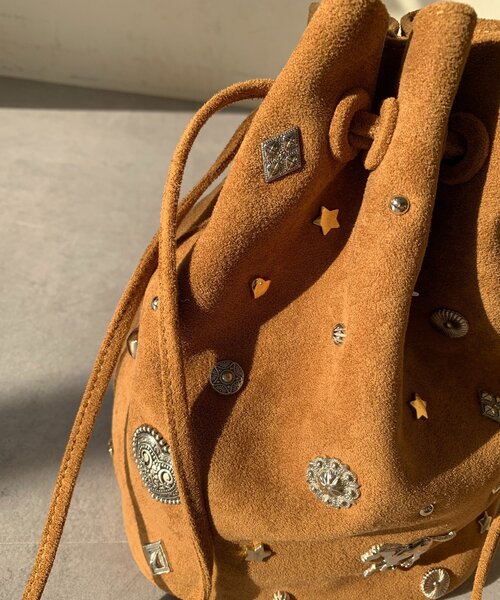 DouDou（ドゥドゥ）の「スエードスタッズドロストバッグ（ショルダー