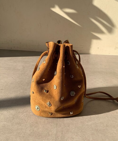 DouDou（ドゥドゥ）の「スエードスタッズドロストバッグ（ショルダーバッグ・レディース・キャメル/カーキ・FREE）」の13枚目の写真
