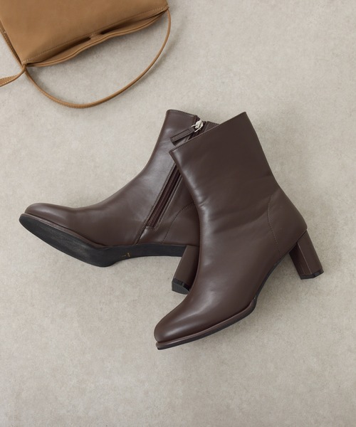 PAPILLONNER（パピヨネ）の「ラウンドトゥショートブーツ（ブーツ・レディース・ダークブラウン/ブラック・S/M/L）」の2枚目の写真