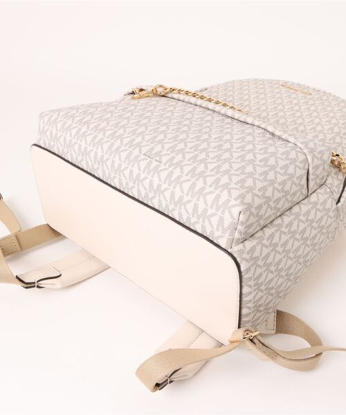 MICHAEL KORS(マイケルコース)の「SLATER チェーン バックパック ミディアム - MKシグネチャー(バックパック/リュック・レディース・ベージュ系その他・FREE)」の3枚目の写真