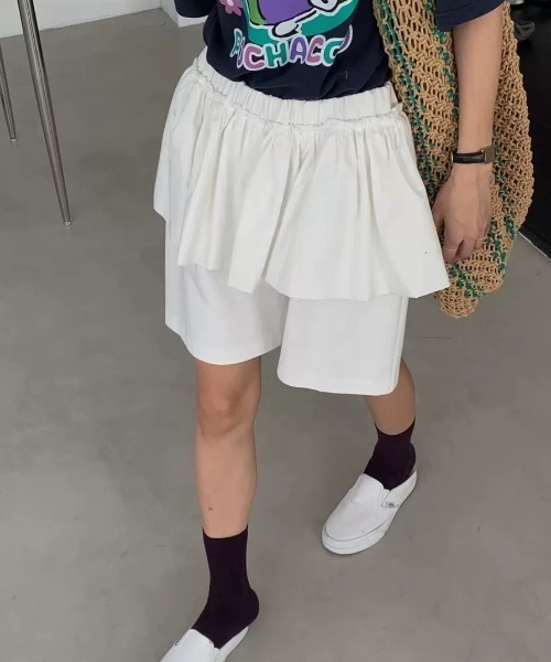 Per sist ence(パーシエンス)の「ナイロンギャザーフリルレイヤードハーフパンツ(その他パンツ・レディース・ホワイト/ブラック/カーキ・ONE SIZE)」の1枚目の写真