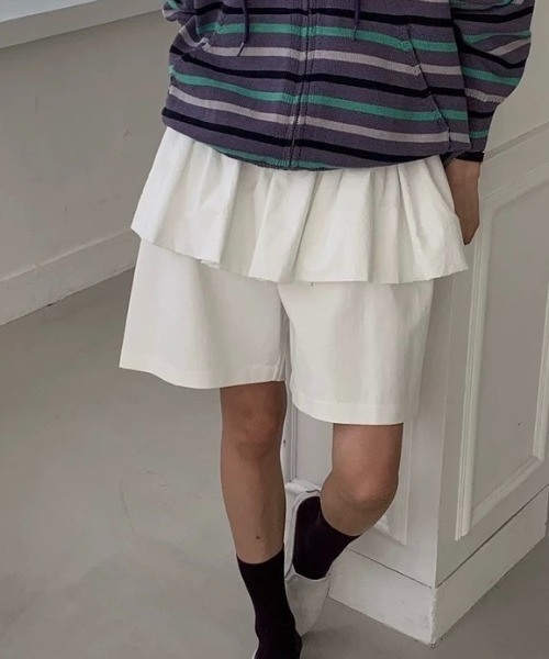 Per sist ence(パーシエンス)の「ナイロンギャザーフリルレイヤードハーフパンツ(その他パンツ・レディース・ホワイト/ブラック/カーキ・ONE SIZE)」の5枚目の写真