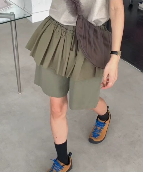 Per sist ence(パーシエンス)の「ナイロンギャザーフリルレイヤードハーフパンツ(その他パンツ・レディース・ホワイト/ブラック/カーキ・ONE SIZE)」の21枚目の写真