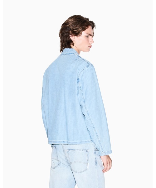 ARMANI EXCHANGE(アルマーニエクスチェンジ)の「【A|X アルマーニ エクスチェンジ】ヘリンボーンデニム ボンバージャケット(ブルゾン・メンズ・ライトブルー・X-SMALL/X-LARGE/SMALL/MEDIUM/LARGE)」の2枚目の写真