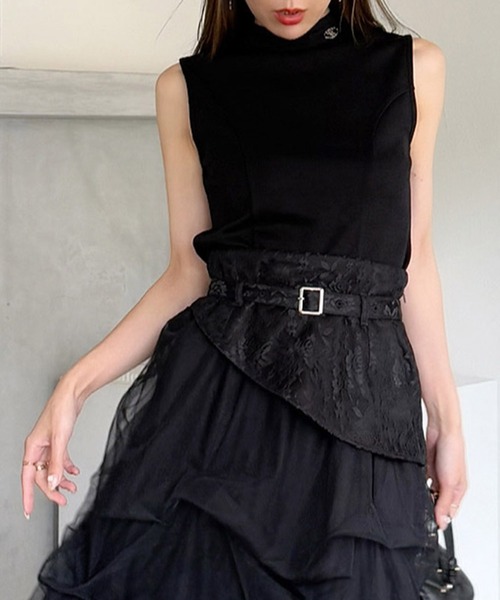 ROYAL PARTY(ロイヤルパーティー)の「プレート付プチハイノースリーブカットトップス(Tシャツ/カットソー・レディース・オフホワイト/ブラック/ボルドー・FREE)」の2枚目の写真