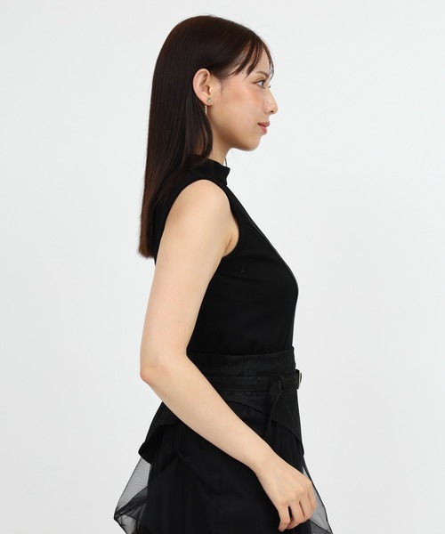 ROYAL PARTY(ロイヤルパーティー)の「プレート付プチハイノースリーブカットトップス(Tシャツ/カットソー・レディース・オフホワイト/ブラック/ボルドー・FREE)」の6枚目の写真