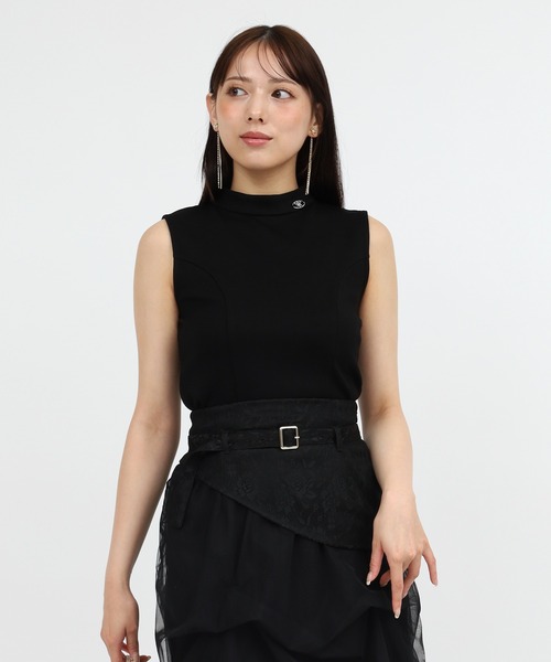 ROYAL PARTY(ロイヤルパーティー)の「プレート付プチハイノースリーブカットトップス(Tシャツ/カットソー・レディース・オフホワイト/ブラック/ボルドー・FREE)」の4枚目の写真