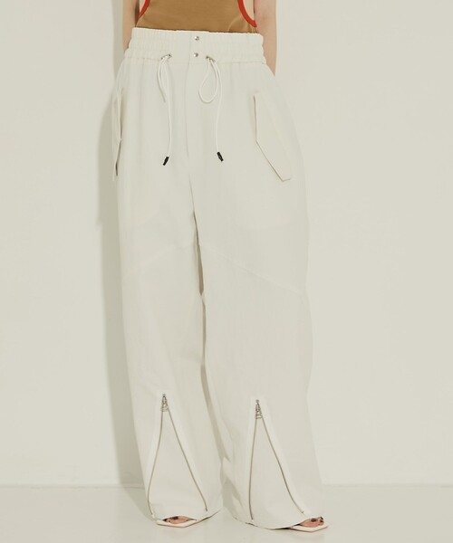 AKANE UTSUNOMIYA(アカネウツノミヤ)の「【AKANE UTSUNOMIYA/アカネウツノミヤ】WAO-FP33-2008/カーゴパンツ/秋服(その他パンツ・レディース・ホワイト/ブラック・38/36)」の2枚目の写真