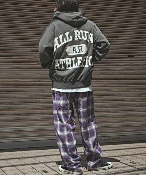 ALL RUNS（オールランズ）の「ALL RUNSオリジナル カレッジパーカー ピグメント加工（パーカー・メンズ・ネイビー/ナチュラル/ブラック・M/L/XL）」の11枚目の写真