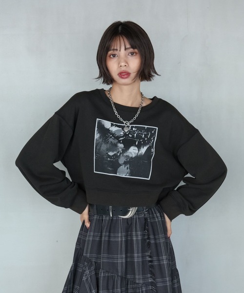PAGEBOY(ページボーイ)の「フラワーフォトショートスウェット(スウェット・レディース・チャコールグレー/オートミール/オレンジ・FREE)」の8枚目の写真