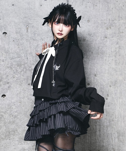 Amilige（アミリージュ）の「チェーン付きバイカラーリボンシャツ（シャツ/ブラウス・レディース・ブラック/ホワイト・FREE）」の3枚目の写真