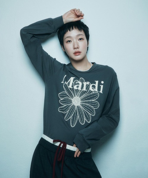 Mardi Mercredi（マルディメクルディ）の「TSHIRT LONG SLEEVE FLOWERMARDI / Tシャツ ロングスリーブ フラワーマルディ（Tシャツ/カットソー・レディース・ブラウン/ネイビー/チャコール/クリーム/チャコールグレー/ブラウン系その他・FREE）」の2枚目の写真