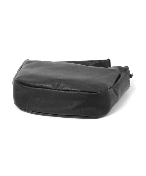 LOWRYS FARM(ローリーズファーム)の「ハーフラウンドショルダー 595928(ショルダーバッグ・メンズ・ブラック・FREE)」の6枚目の写真