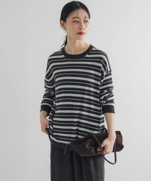 URBAN RESEARCH(アーバンリサーチ)の「マルチボーダークルーネックニット(ニット/セーター・レディース・チャコールグレー/カーキ・FREE)」の1枚目の写真