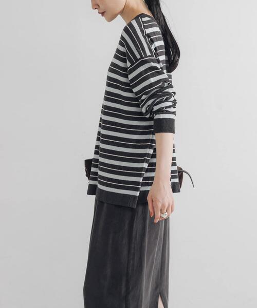 URBAN RESEARCH(アーバンリサーチ)の「マルチボーダークルーネックニット(ニット/セーター・レディース・チャコールグレー/カーキ・FREE)」の12枚目の写真