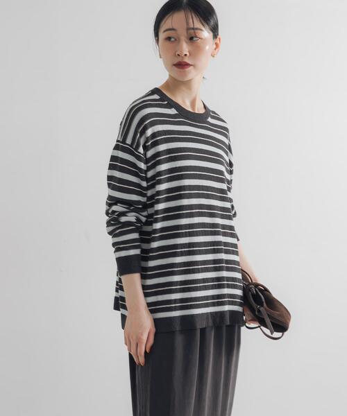 URBAN RESEARCH(アーバンリサーチ)の「マルチボーダークルーネックニット(ニット/セーター・レディース・チャコールグレー/カーキ・FREE)」の14枚目の写真