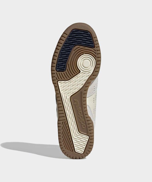 adidas(アディダス)の「フェヒテン インドア コンソーシアム / FECHTEN INDOOR CONSORTIUM Shoes / アディダスオリジナルス adidas Originals(スニーカー・メンズ・ホワイト・27.0cm/26.5cm/26.0cm/29.0cm/28.5cm/28.0cm/27.5cm/25.5cm/25.0cm/24.0cm/23.0cm)」の3枚目の写真