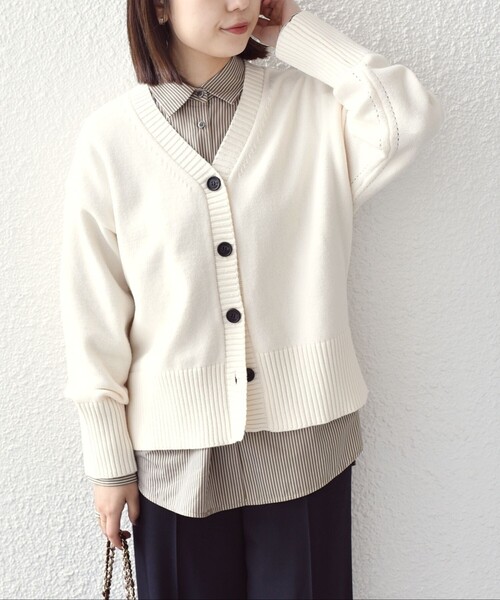 SHIPS Colors(シップス カラーズ)の「SHIPS Colors:〈手洗い可能〉フラッフィー Vネック カーディガン◇(カーディガン/ボレロ・レディース・オレンジ/オフホワイト/ブルー/ブラック・ONE SIZE)」の21枚目の写真