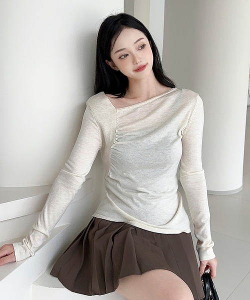 Jasmine Grandiflorum(ジャスミングランディフローラム)の「【Jasmine】アシンメトリーニットプルオーバー(ニット/セーター・レディース・アイボリー/ブラック/ブルー/ピンク・FREE)」の1枚目の写真