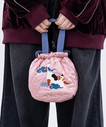 JOHN'S CLOSET（ジョンズクローゼット）の「【22】〔HOUSTON/ヒューストン〕百猫刺繍 サテン エフェクトバック 巾着バッグ（ハンドバッグ）」