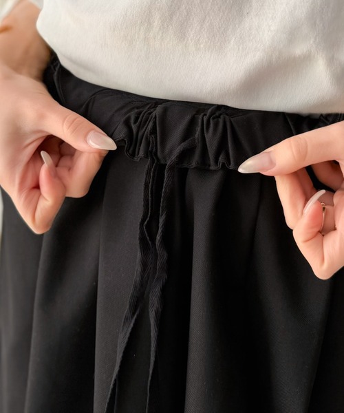 classicalelf(クラシカルエルフ)の「【UVカット・接触冷感機能付き】ゆるく、美しく、すらり整う。ボリュームギャザーイージータックパンツ(ウエストゴム)(その他パンツ・レディース・ブラウン/ブラック/グレイッシュベージュ・MEDIUM/LARGE/X-LARGE/SMALL)」の19枚目の写真